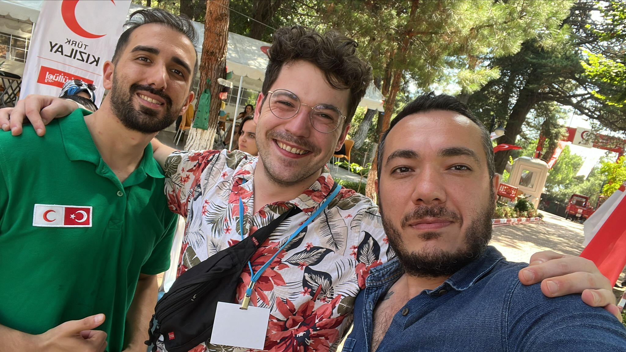 The amazing staff from the Red Crescent made sure we had a good time on the Camp (left to right (Emre Unsal (voluntary sports instructor) - Hendrik (author) Ozgur Capar (employee of the Red Crescent)